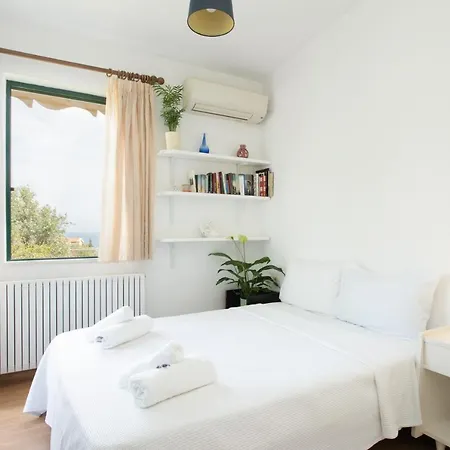 Eleni's House Cozy 2-bedroom House With Garden Casa vacanze *