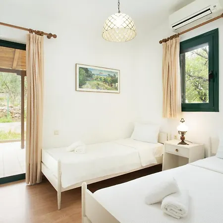 Eleni's House Cozy 2-bedroom House With Garden Casa vacanze