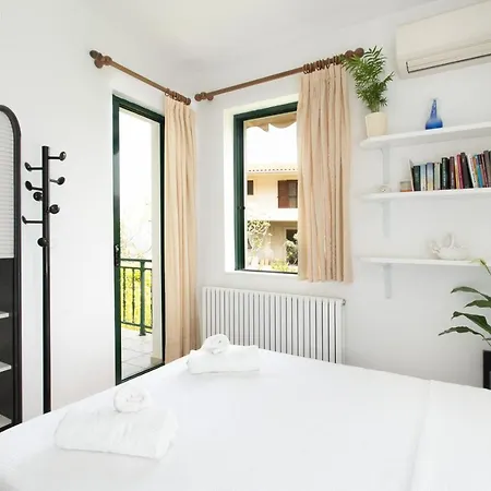 Eleni's House Cozy 2-bedroom House With Garden Casa vacanze *